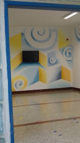 Škola Výmolova - malba ve foyeru školy