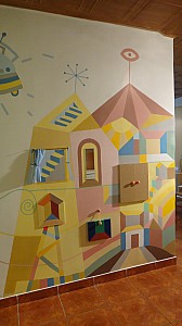 Malba na zeď a dřevěné  herní prvky